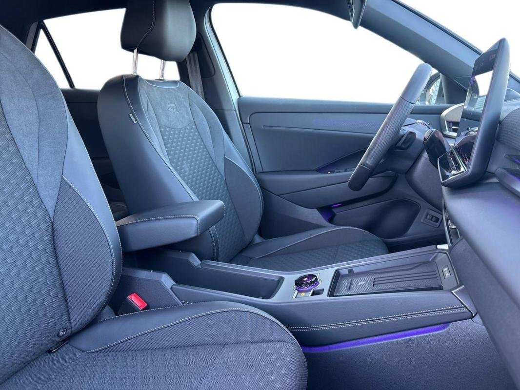 Volkswagen T-Roc - Photo 13
