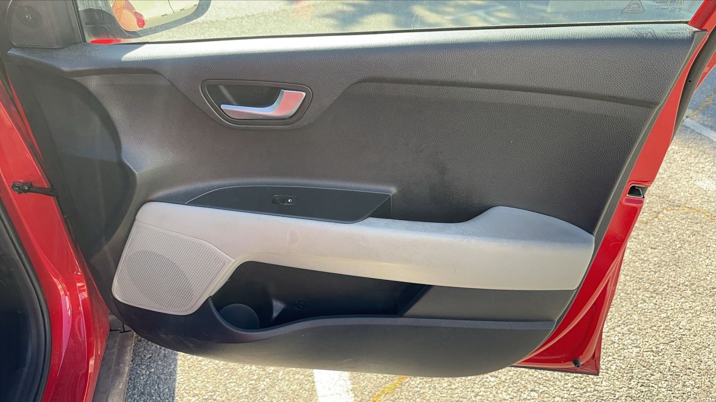 Kia Stonic - Photo 22