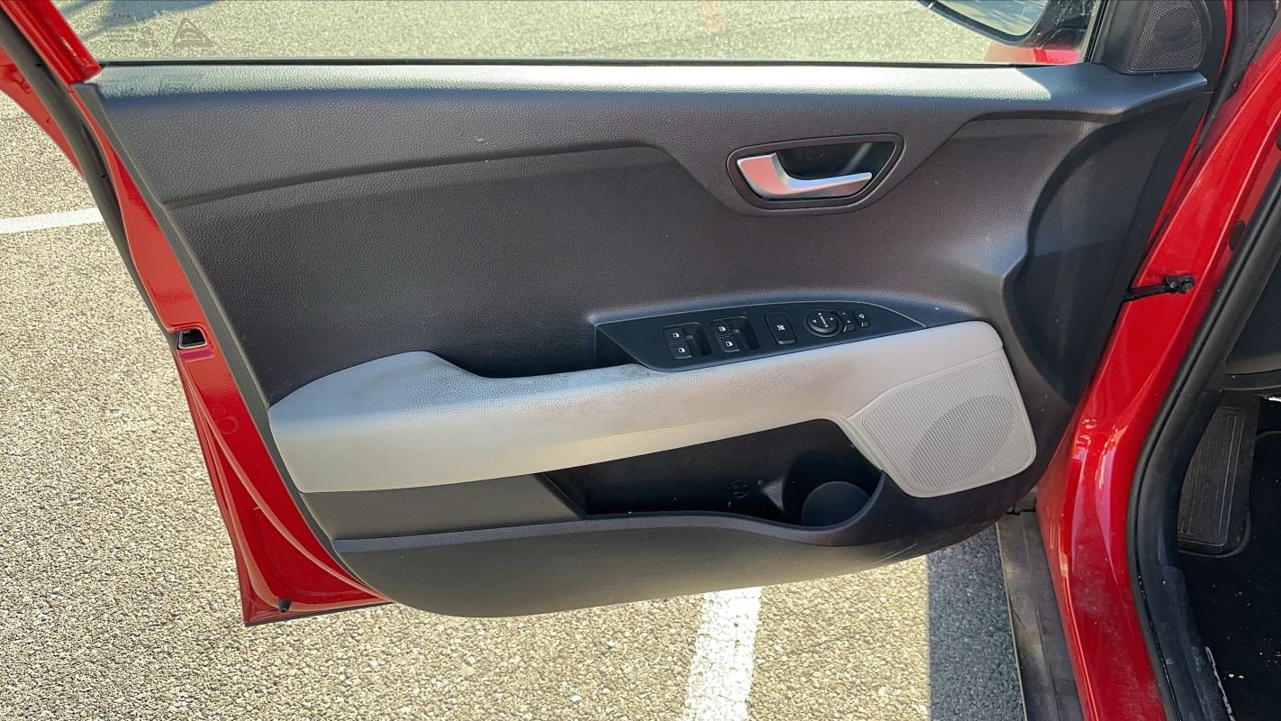 Kia Stonic - Photo 7