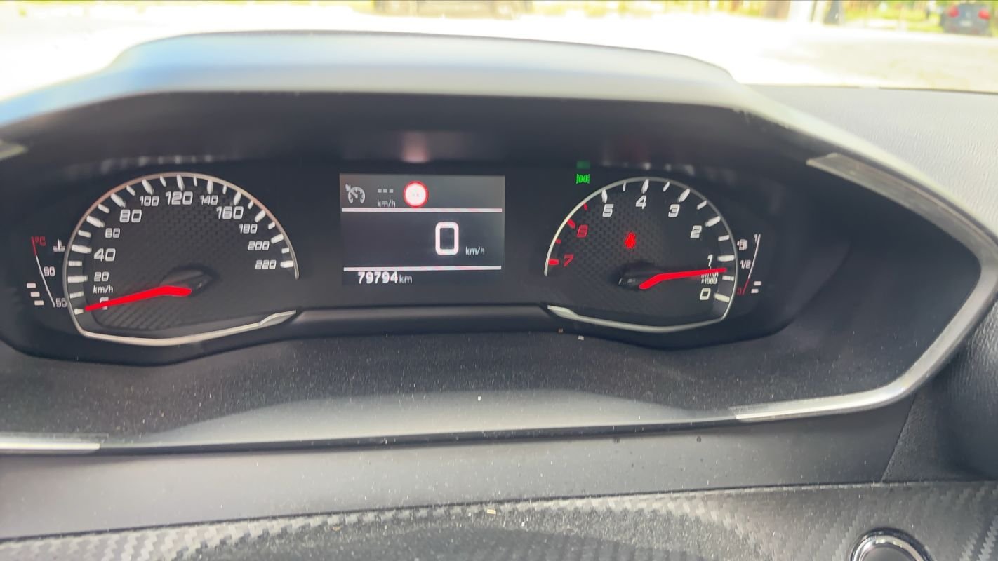 Peugeot 208 - Photo 12