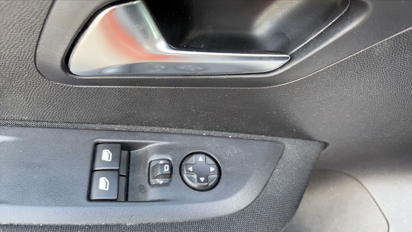 Peugeot 208 - Photo 24