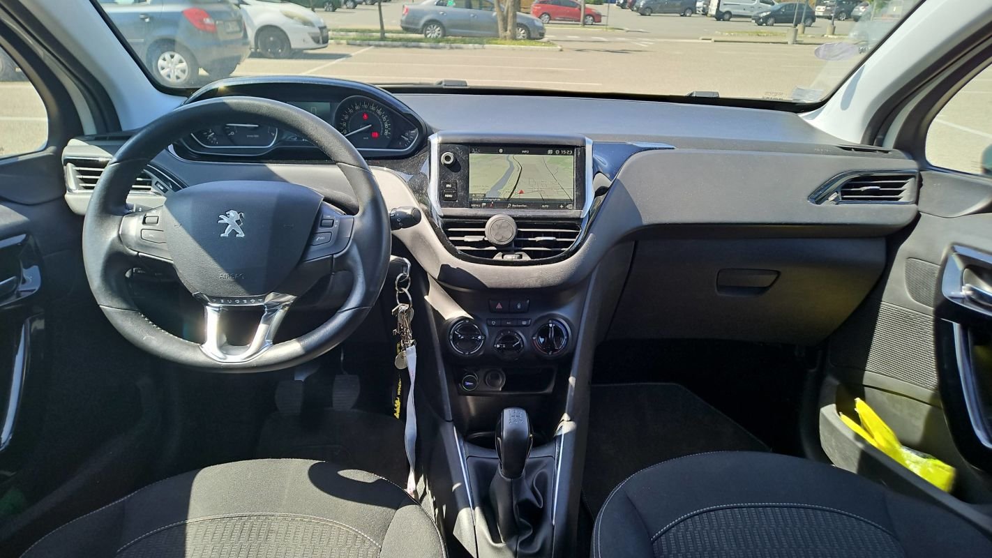 Peugeot 208 - Photo 11