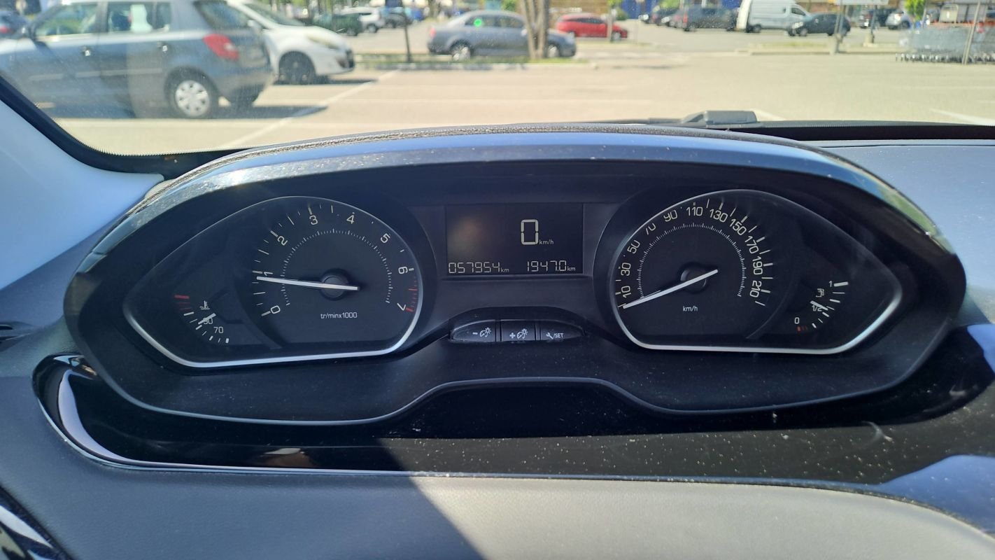 Peugeot 208 - Photo 12