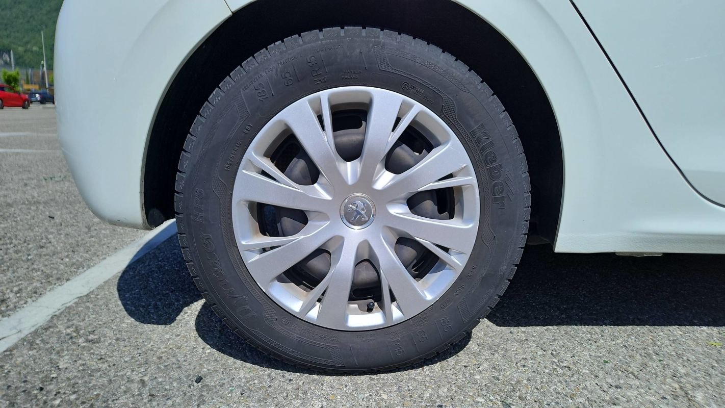 Peugeot 208 - Photo 16