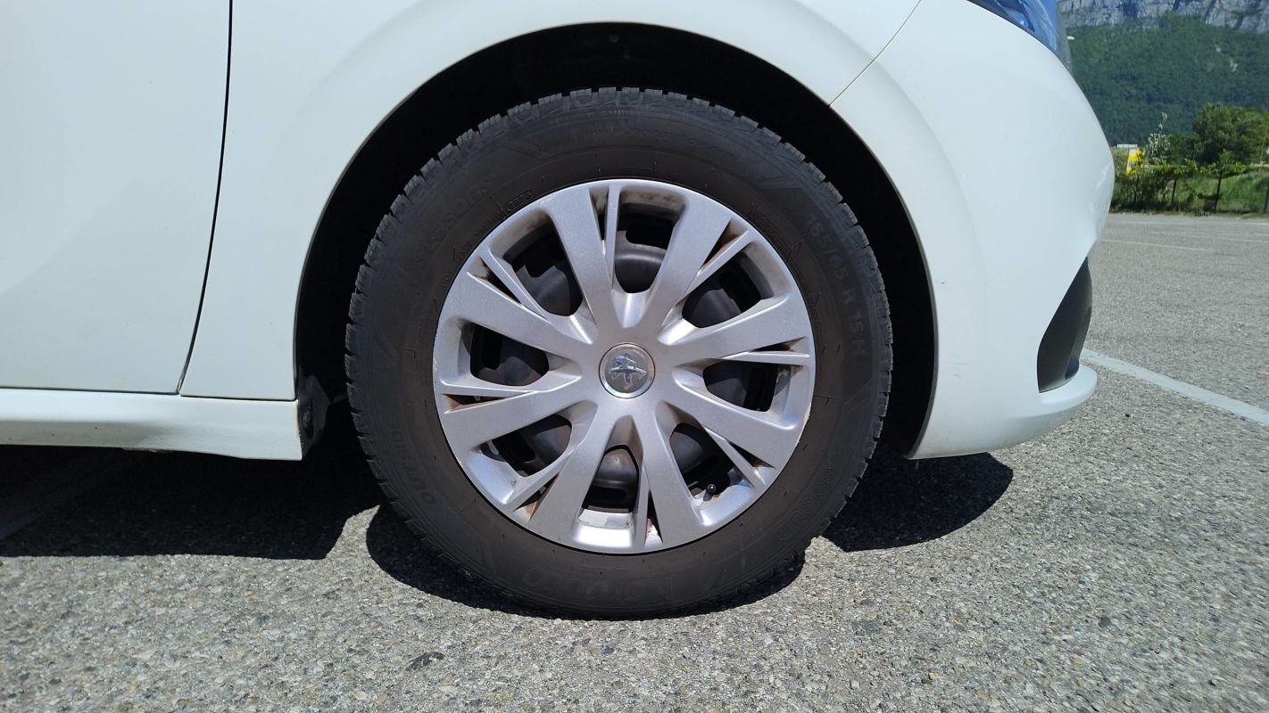 Peugeot 208 - Photo 17
