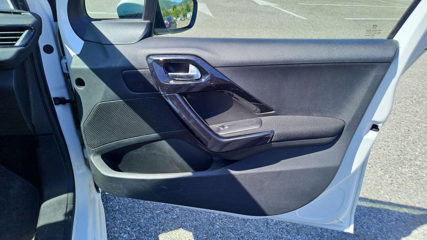 Peugeot 208 - Photo 23