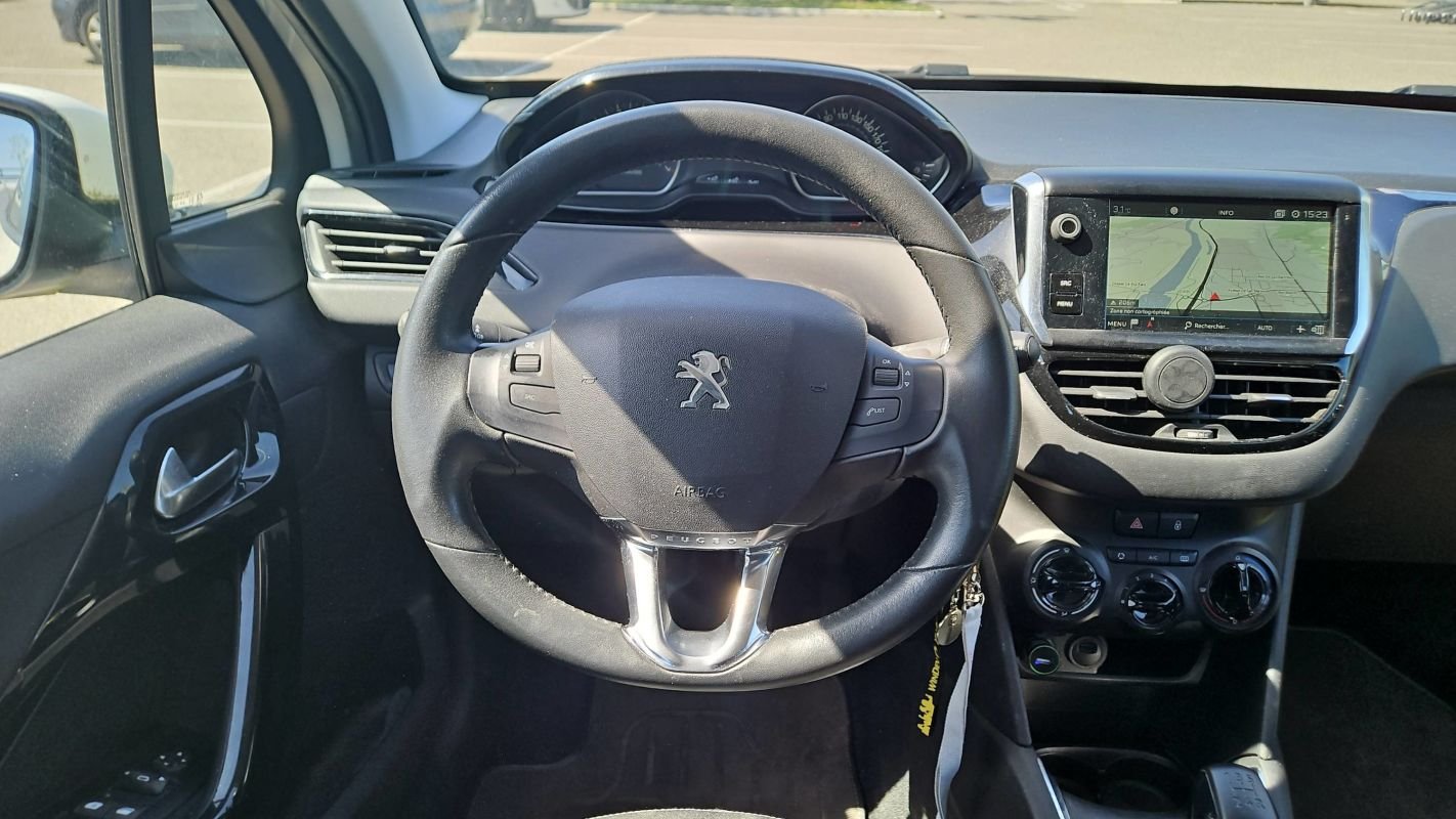 Peugeot 208 - Photo 24
