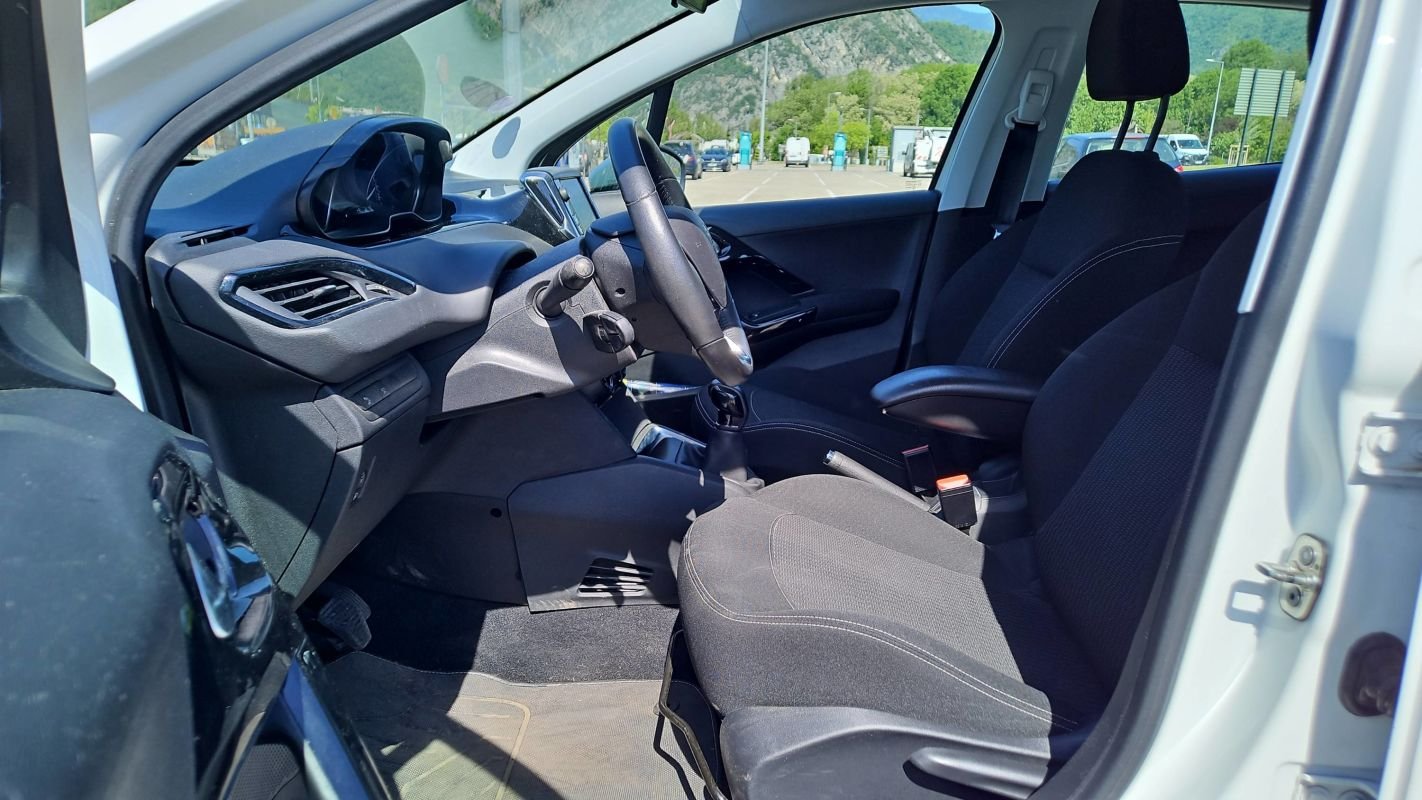 Peugeot 208 - Photo 25