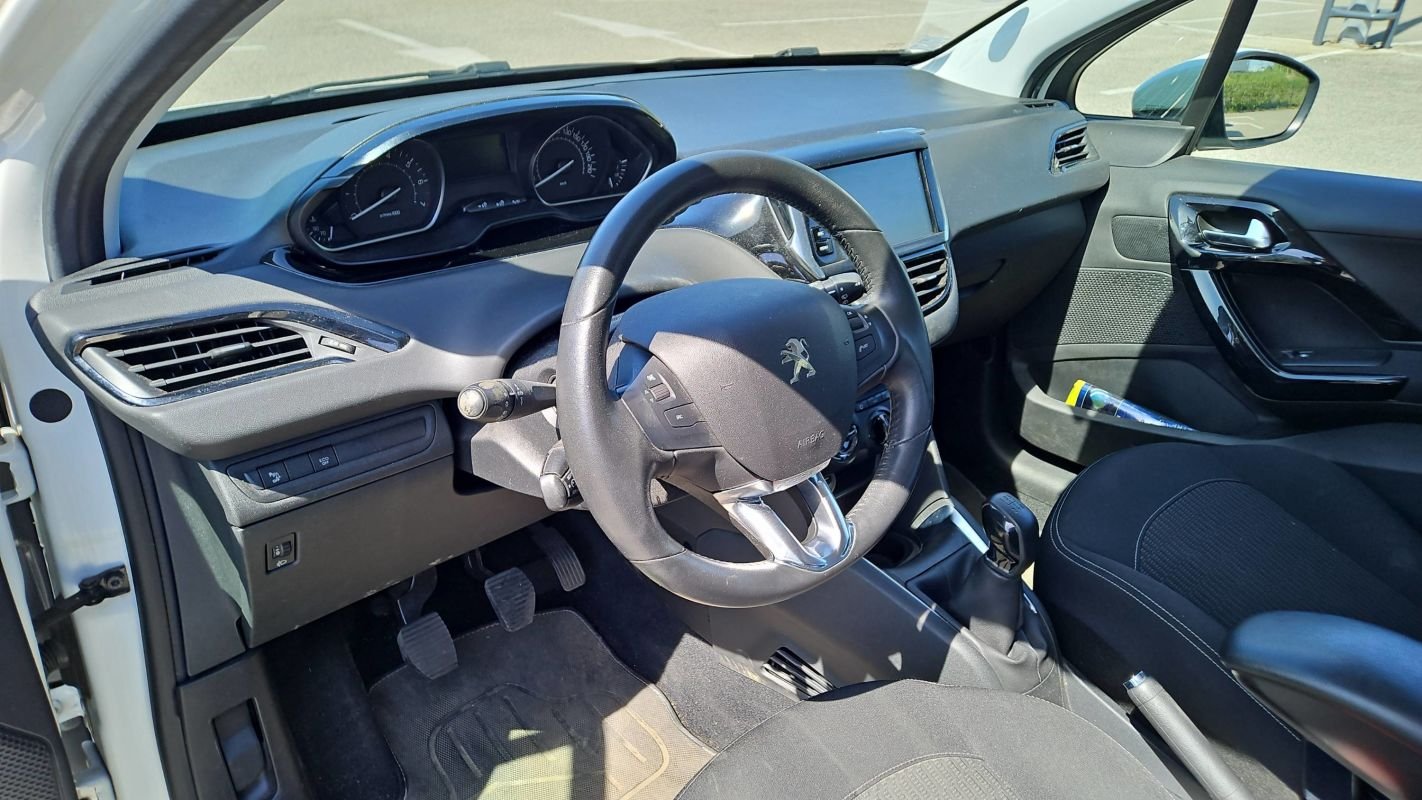 Peugeot 208 - Photo 8