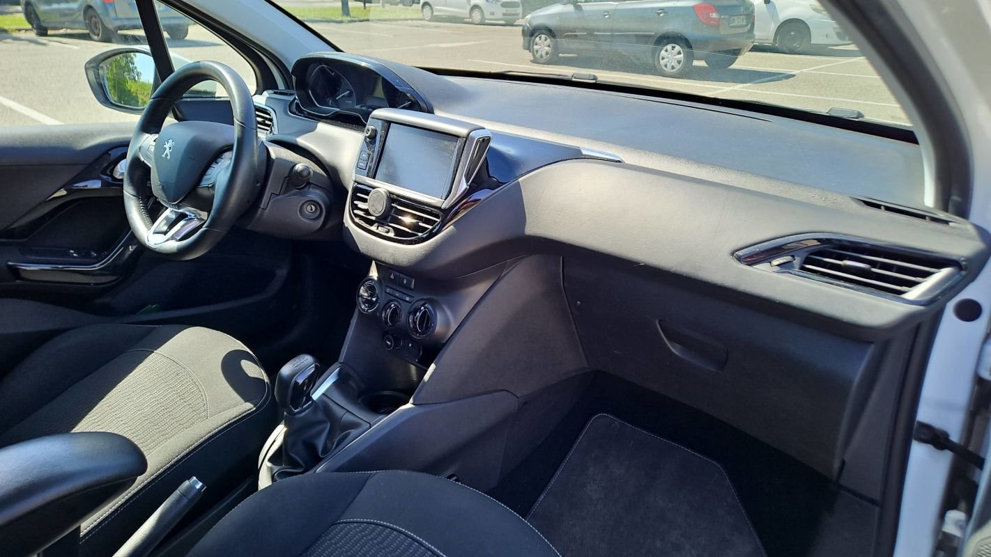 Peugeot 208 - Photo 10