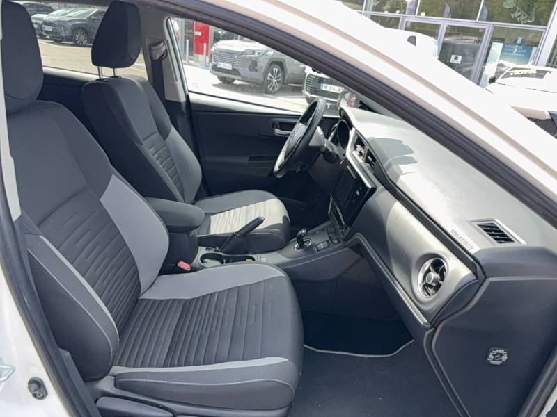 Toyota Auris - Photo 12