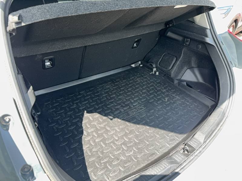 Toyota Auris - Photo 42