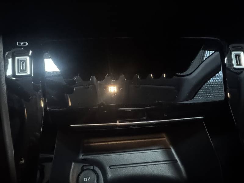 Peugeot 208 - Photo 12