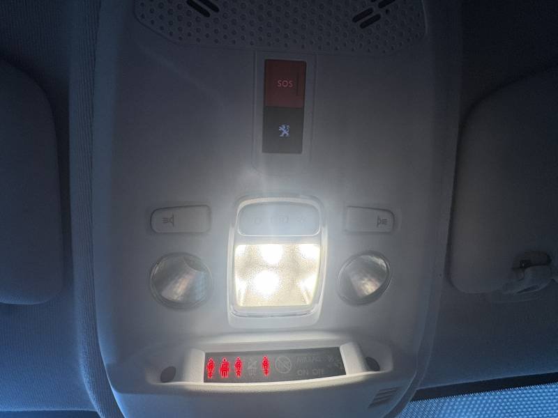 Peugeot 208 - Photo 31