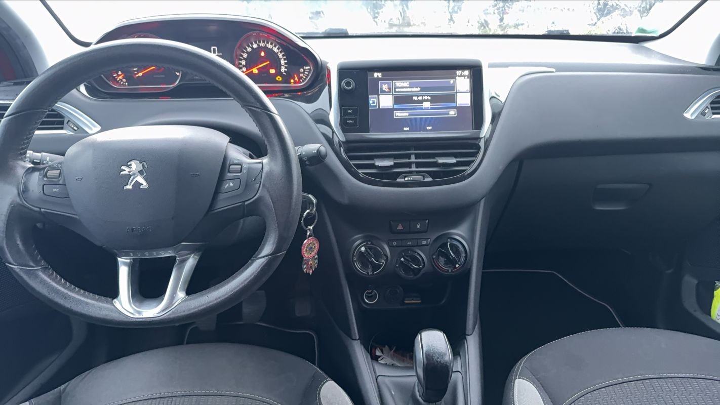 Peugeot 208 - Photo 11