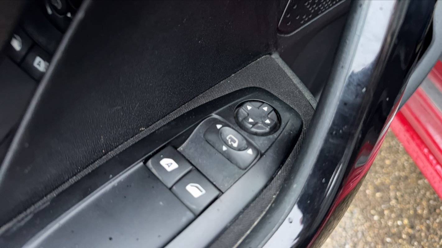 Peugeot 208 - Photo 22