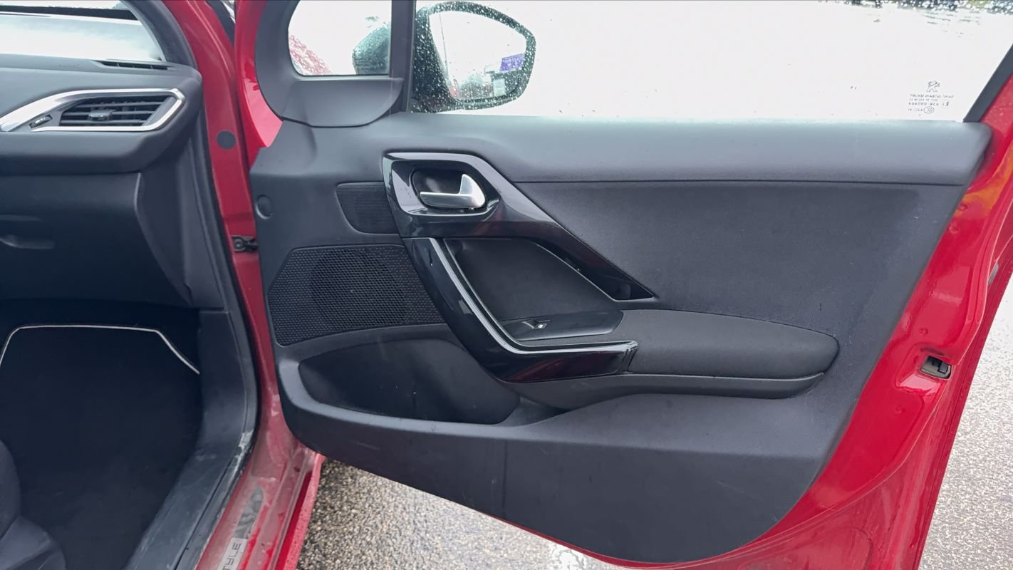 Peugeot 208 - Photo 23