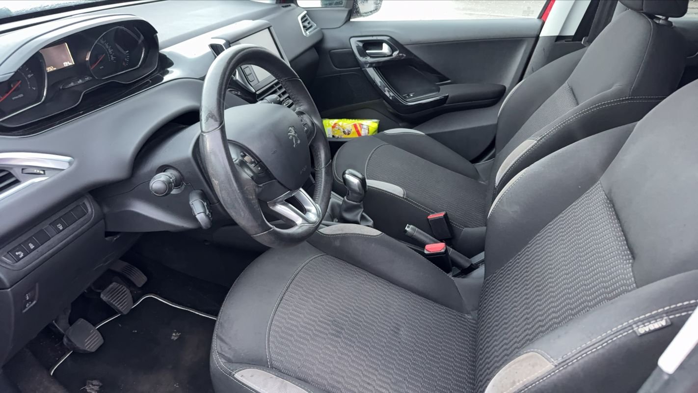 Peugeot 208 - Photo 8