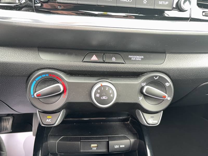 Kia Stonic - Photo 23