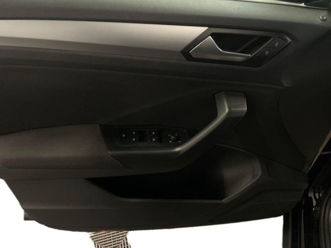 Volkswagen T-Roc - Photo 15