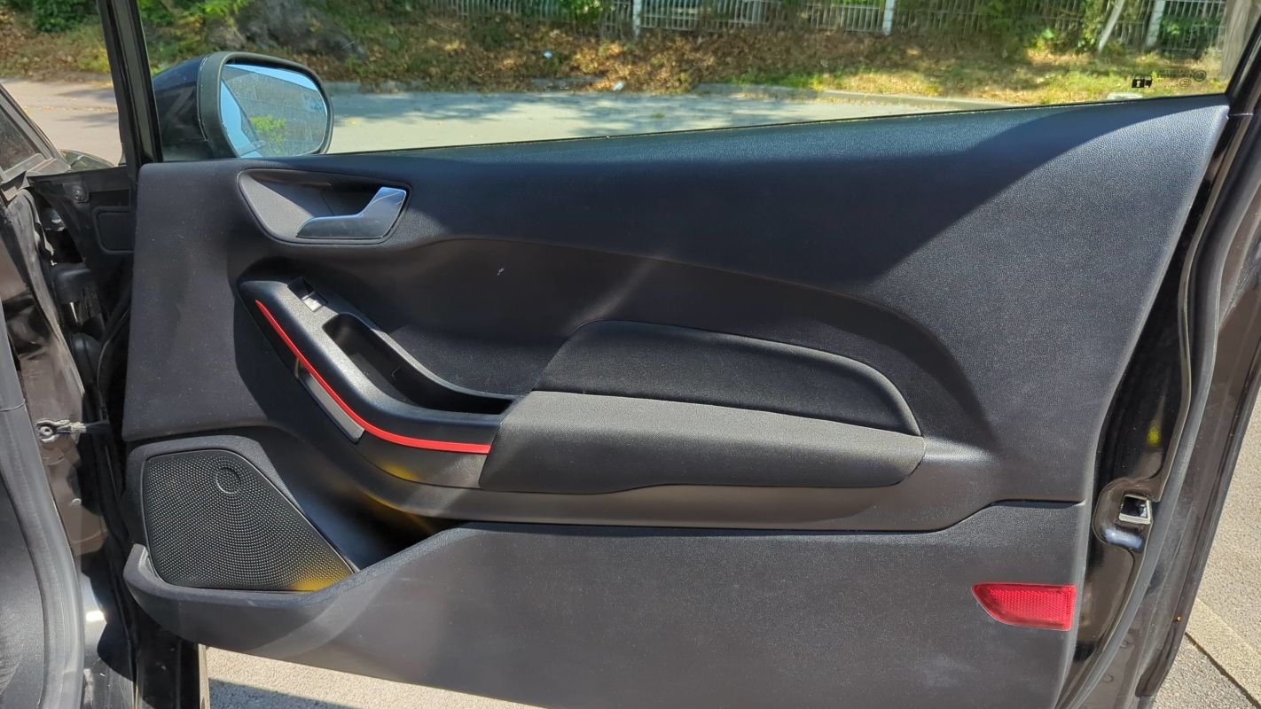 Ford Fiesta - Photo 23