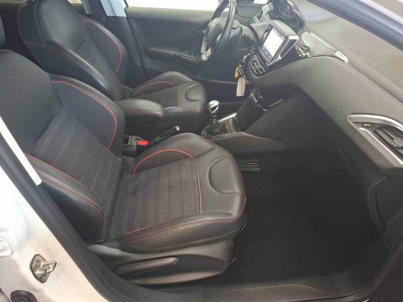 Peugeot 208 - Photo 15