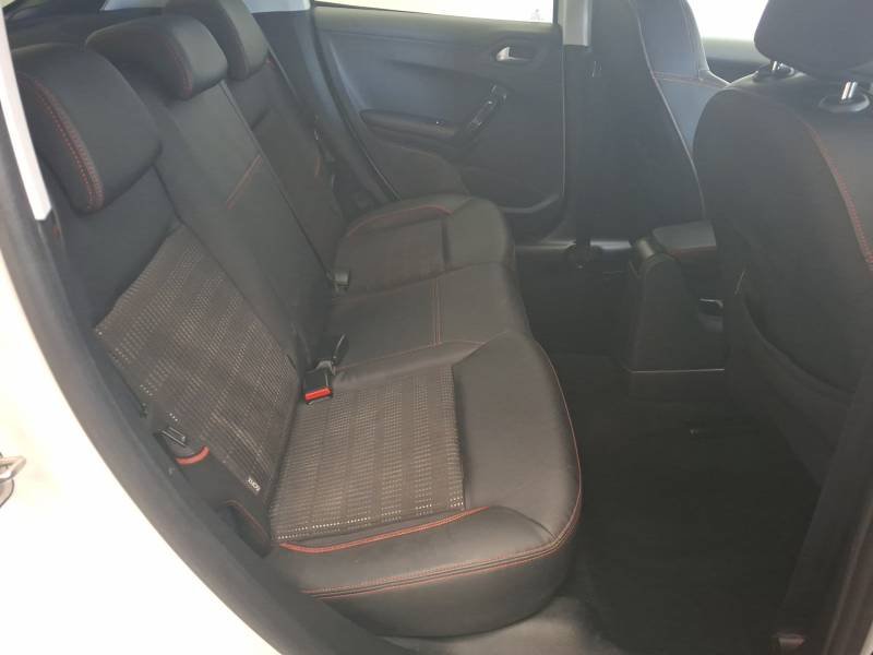 Peugeot 208 - Photo 16
