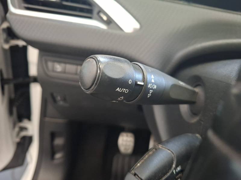 Peugeot 208 - Photo 25