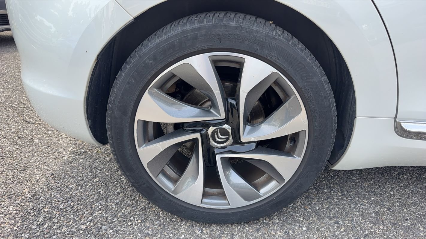 DS DS 5 - Photo 16