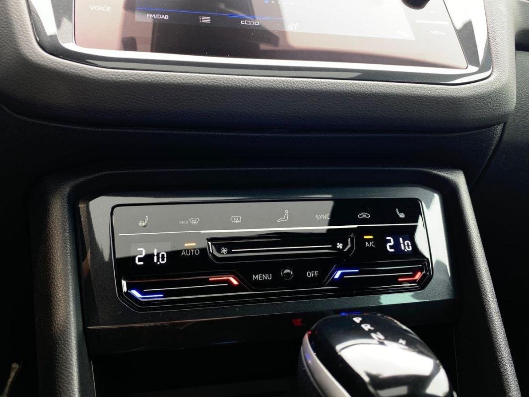 Volkswagen Tiguan - Photo 19