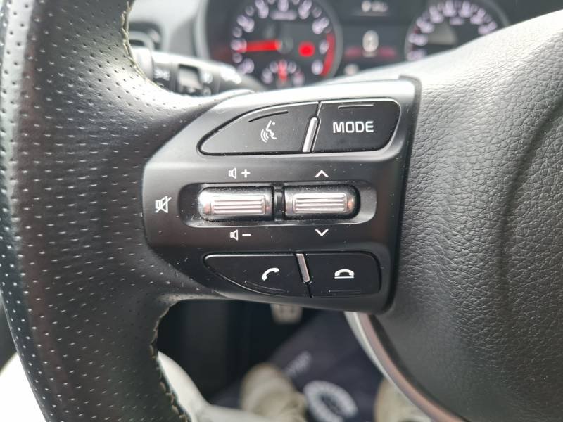Kia Rio - Photo 23