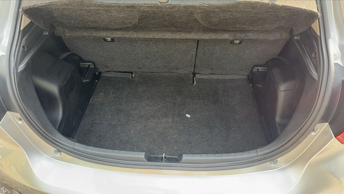 Toyota Yaris - Photo 14