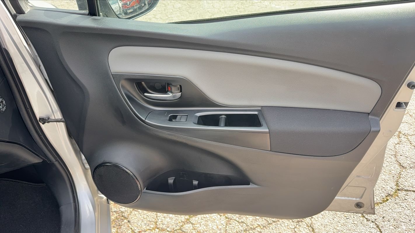 Toyota Yaris - Photo 24