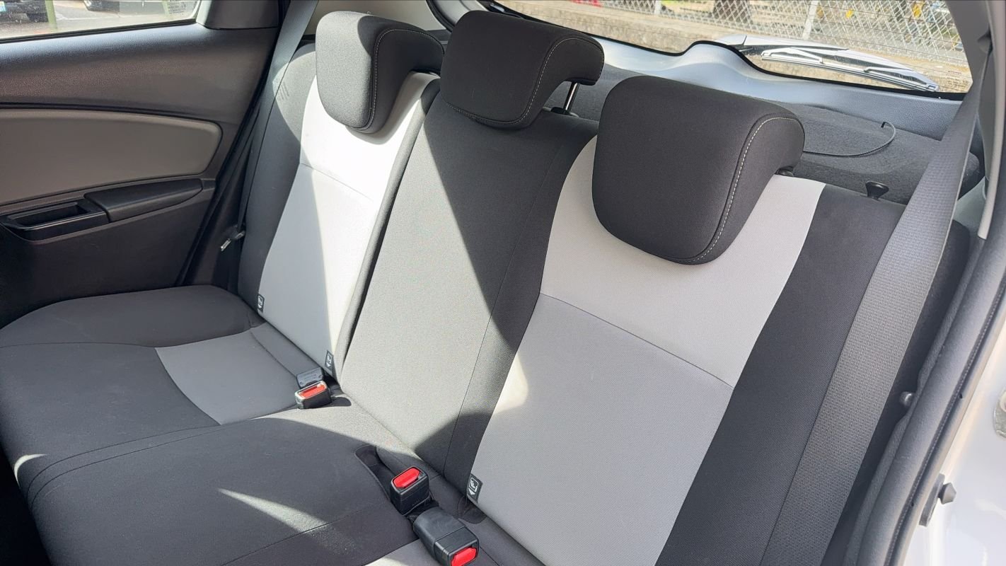 Toyota Yaris - Photo 9
