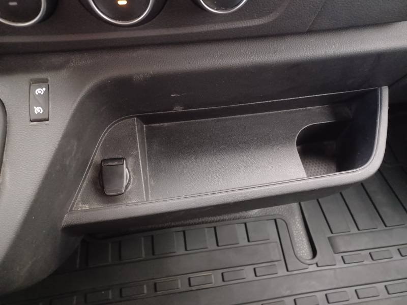 Nissan Interstar - Photo 23
