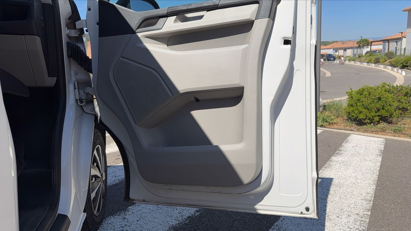 Volkswagen Transporter - Photo 22