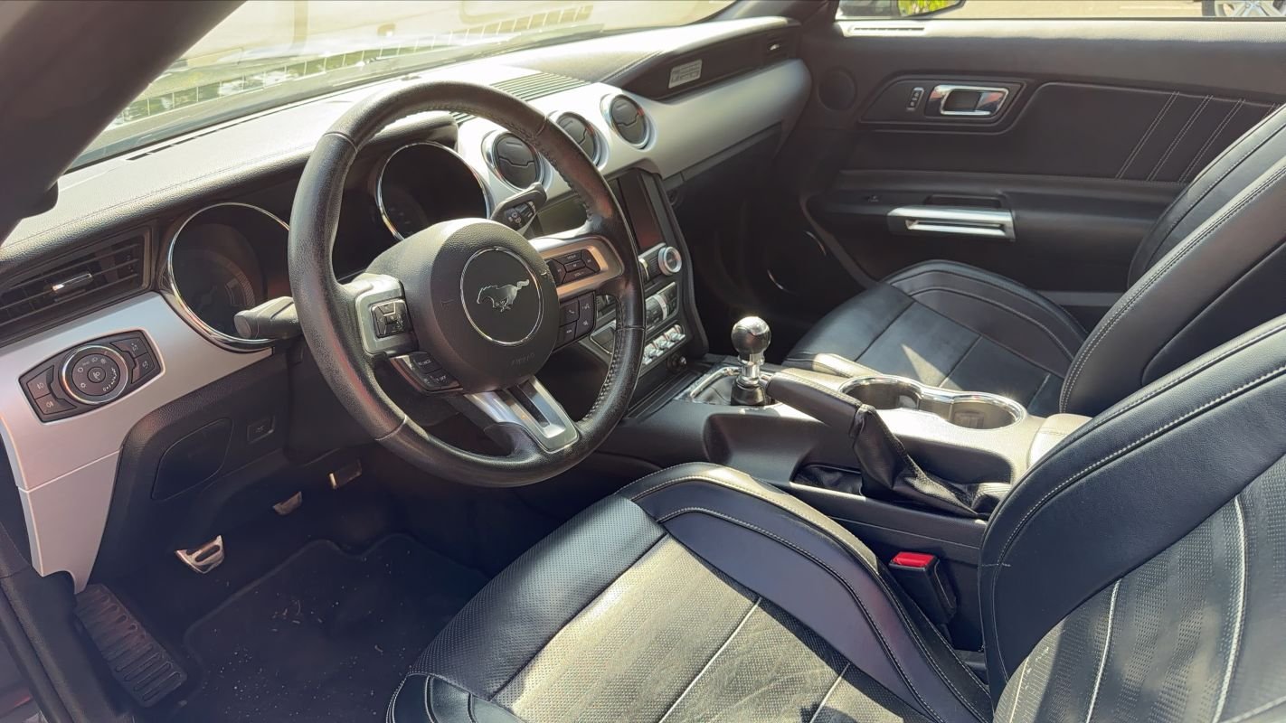 Ford Mustang - Photo 8