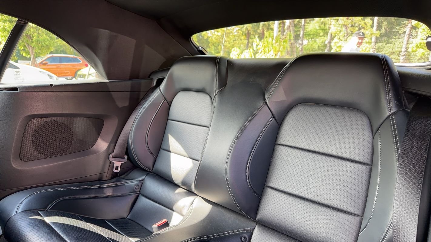Ford Mustang - Photo 9