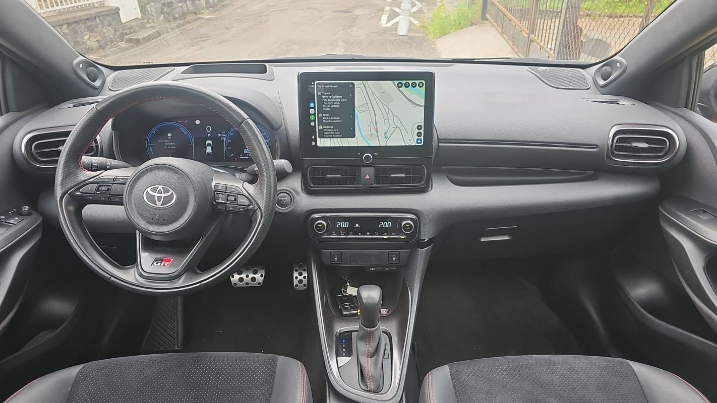 Toyota Yaris - Photo 11