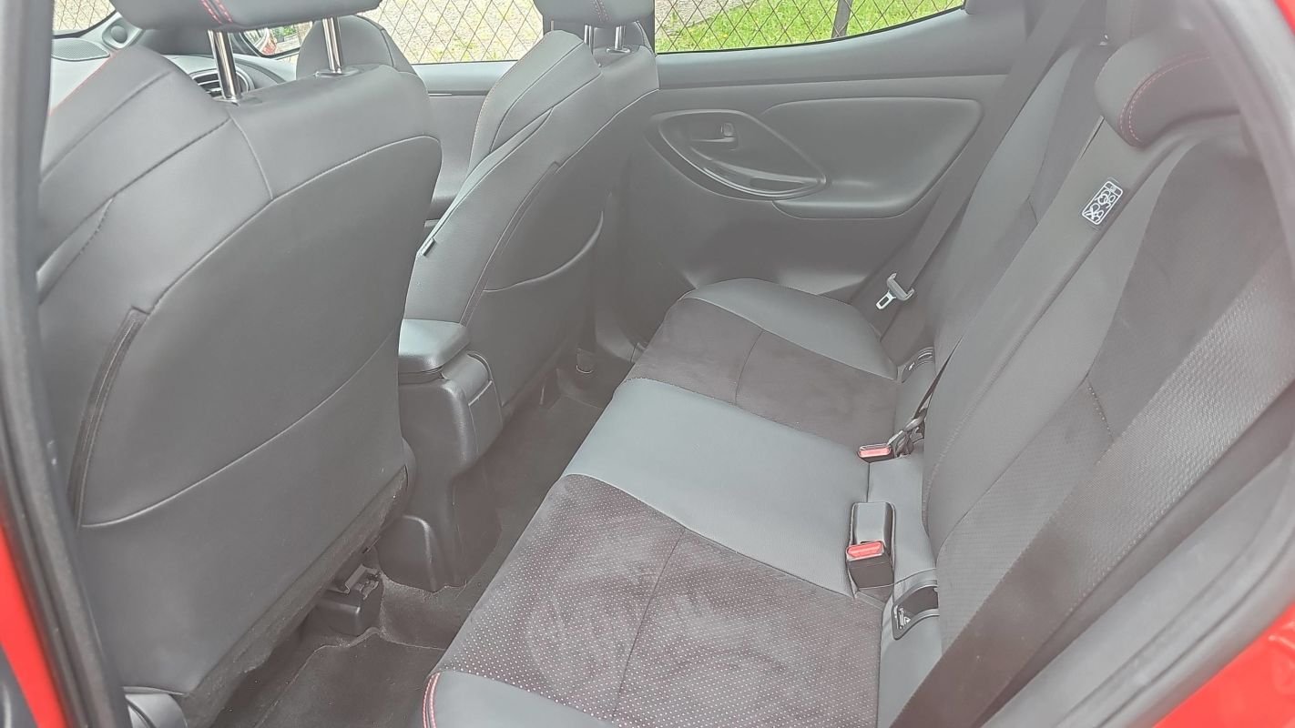 Toyota Yaris - Photo 9