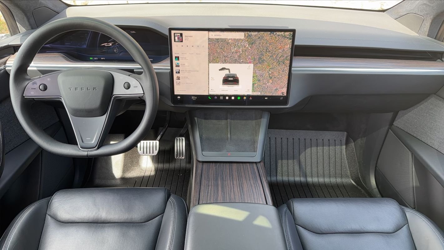 Tesla Model X - Photo 11