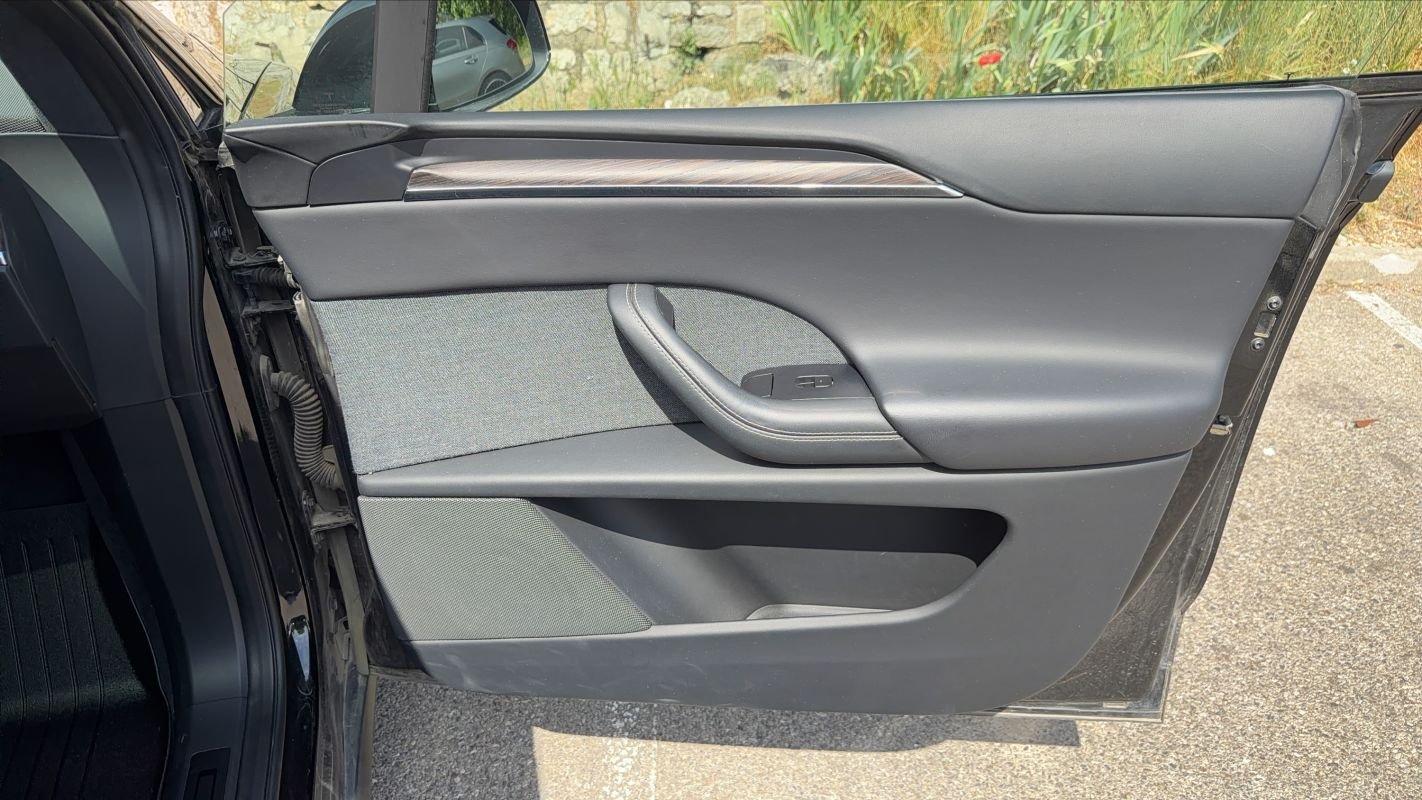 Tesla Model X - Photo 23