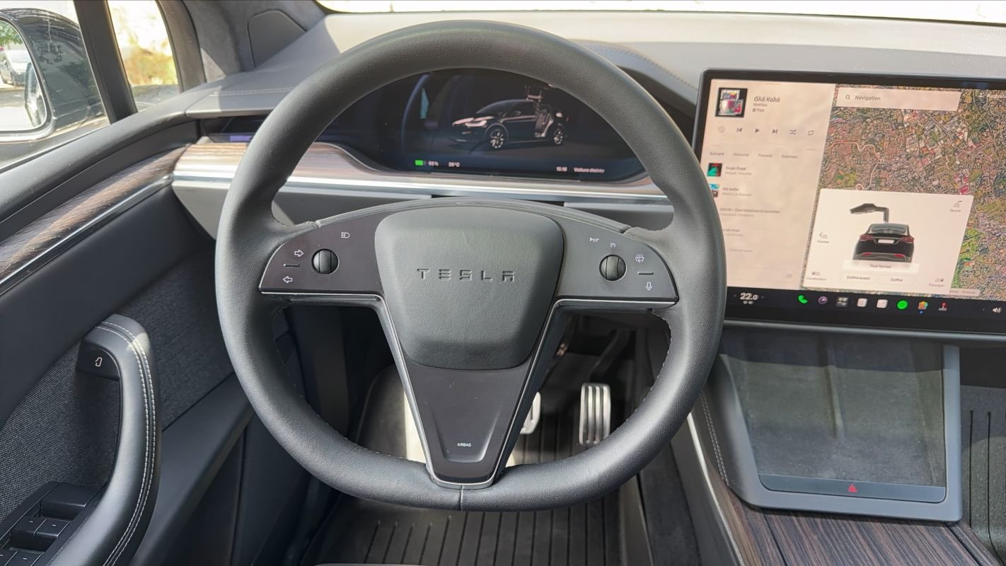 Tesla Model X - Photo 24