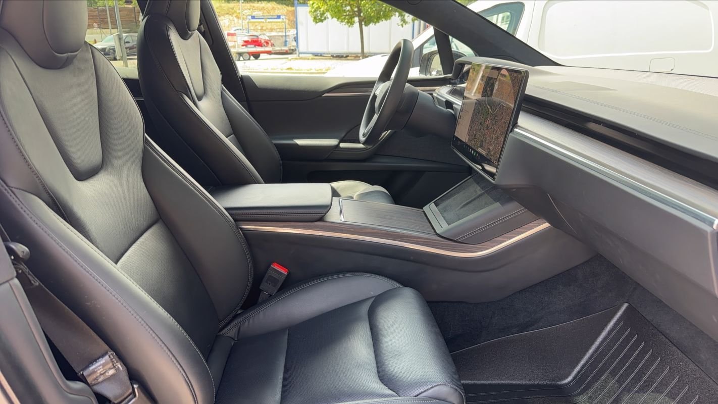 Tesla Model X - Photo 28