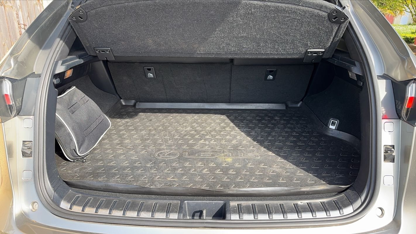 Lexus NX 300h - Photo 14