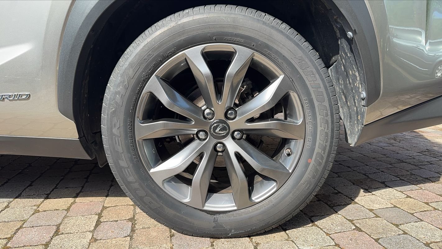 Lexus NX 300h - Photo 19