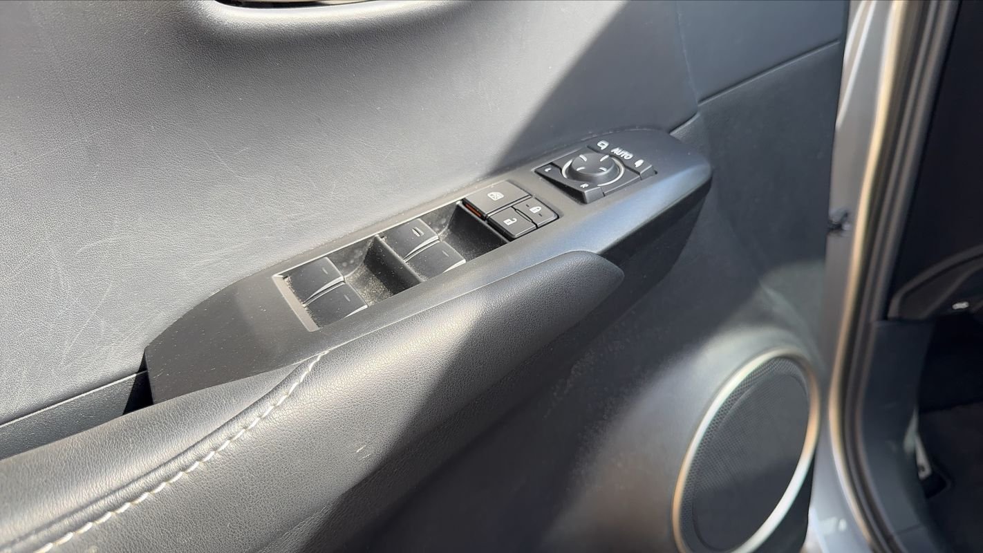 Lexus NX 300h - Photo 23