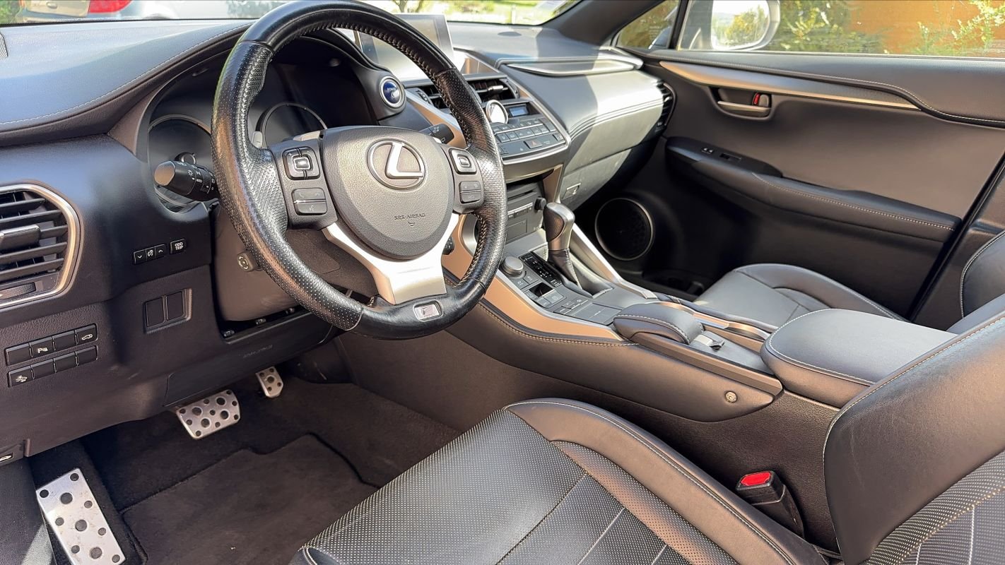 Lexus NX 300h - Photo 8
