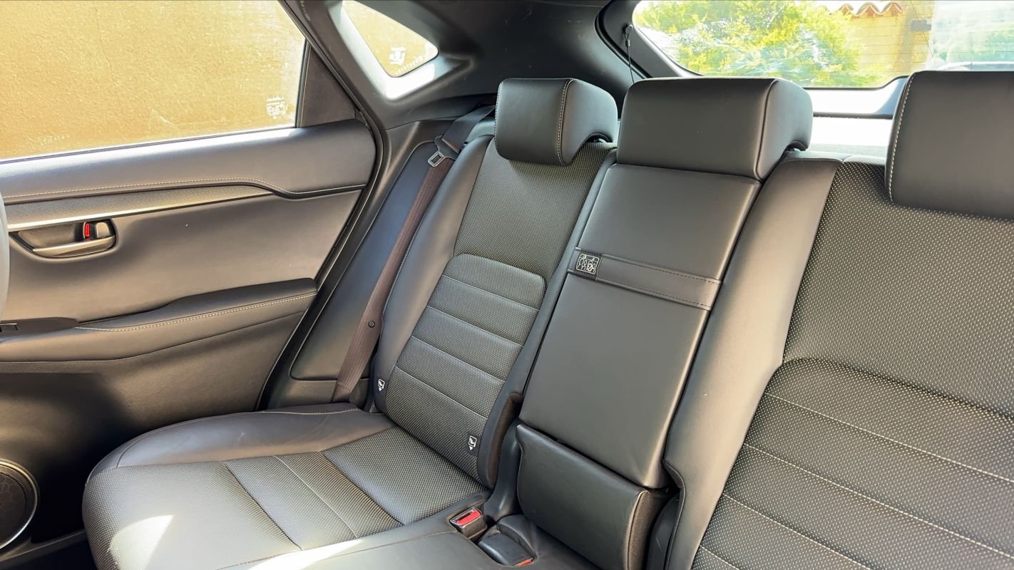 Lexus NX 300h - Photo 9
