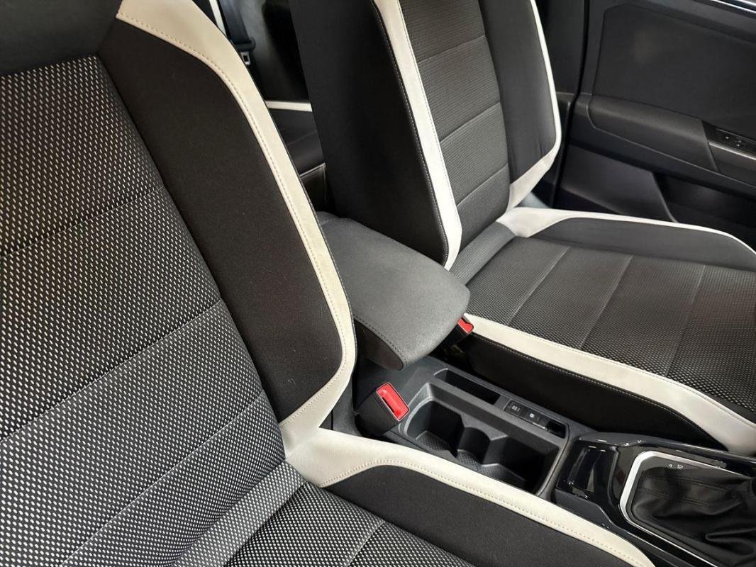 Volkswagen T-Roc - Photo 12